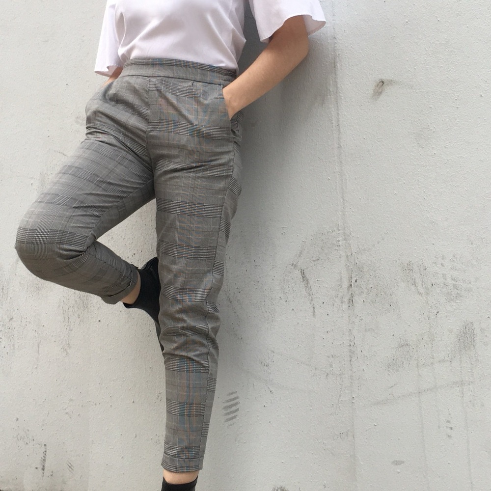 Pull&Bear Plaid Ankle Pants in Grey with Pockets